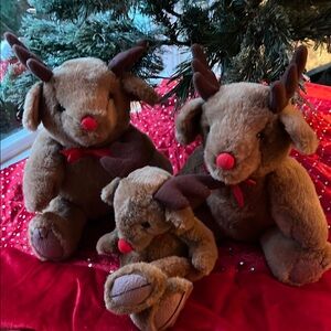 Plush posable reindeer family